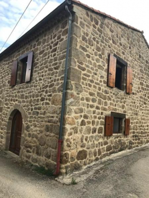 Maison en Ardèche verte